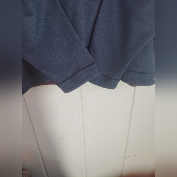 LIKE NEW!! TOMMY BAHAMA, Flipcoast Reversible Pullover. Size XL - Picture 6 of 12